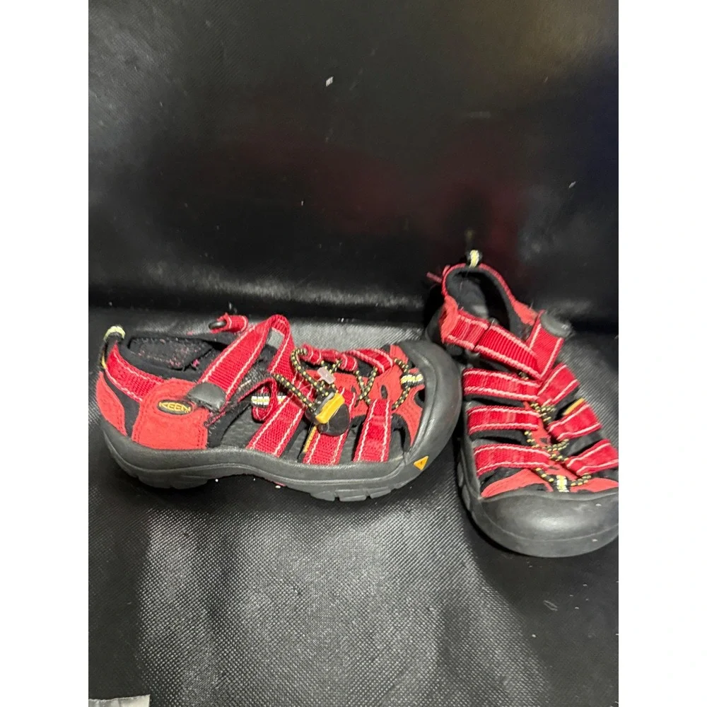 Keen Newport H2 Red Black Waterproof Sport Sandals Kids 11Outdoor Hiking5